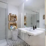 Spacious In Historic Centre & Free Parking Apartament *