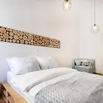 Spacious In Historic Centre & Free Parking
