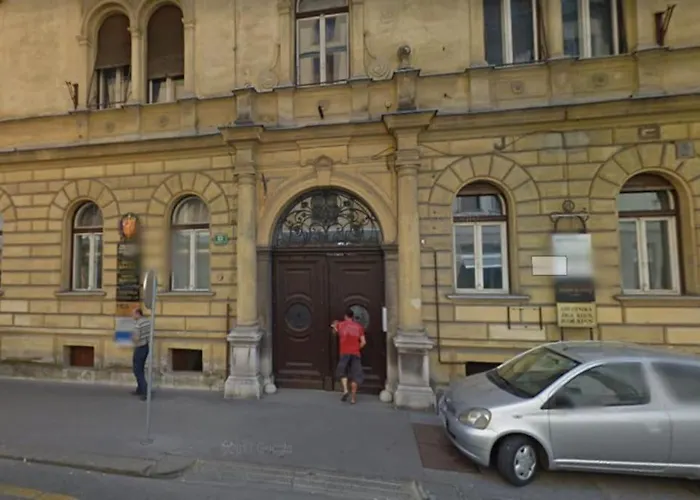 Spacious In Historic Centre & Free Parking Apartament