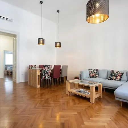 Apartment Spacious In Historic Centre & Free Parking Ljubljana